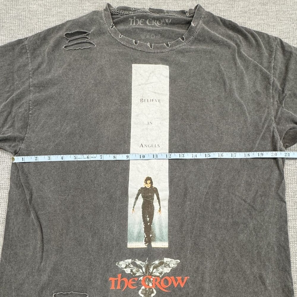 The Crow Distressed Graphic T-Shirt Size L Gray Believe in Angels Edgy Movie - Picture 9 of 12